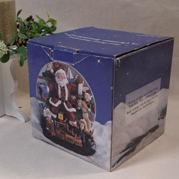 90s Vintage Revival "A Christmas Remembered Vintage" 1997 Santa Elves Figurine - Picture 7 of 8